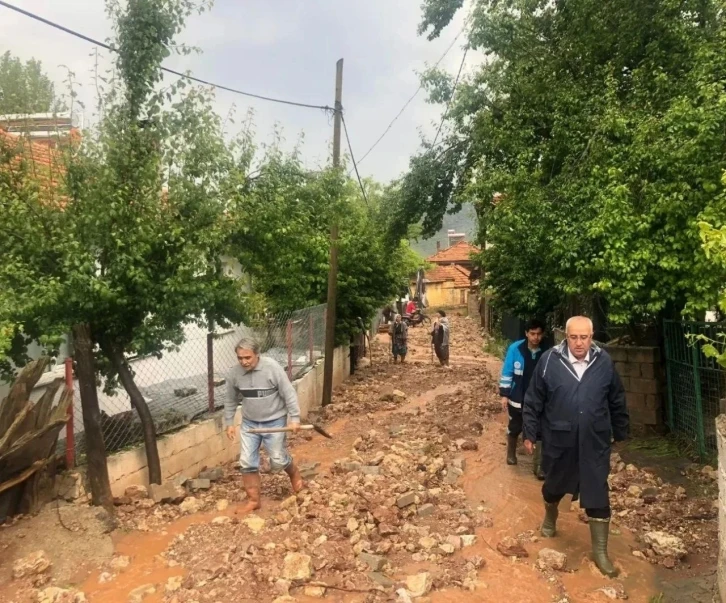 Sel Çameli’nin iki mahallesini vurdu
