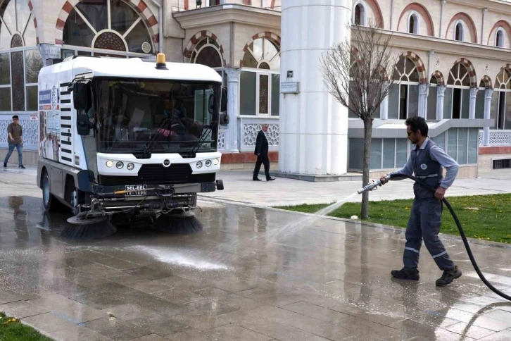 Selçuklu’da camiler gül suyu ile yıkandı
