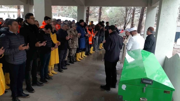 Selde hayatını kaybeden anne ile kızı toprağa verildi
