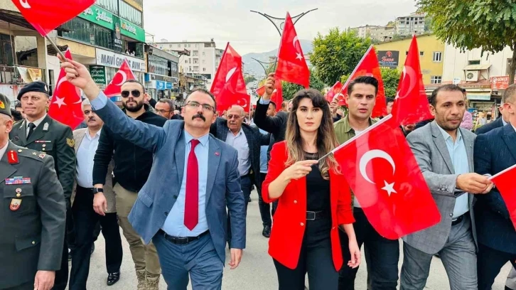 Şemdinli’de Cumhuriyet yürüyüşü
