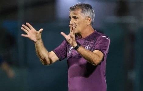 Şenol Güneş, 11 yıl sonra yeniden Trabzonspor’un başında antrenmana çıktı