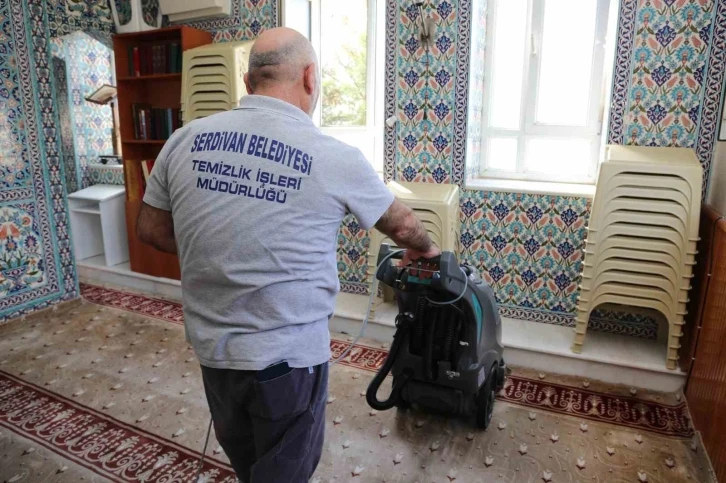 Serdivan’da Camilerde Bayram temizliği
