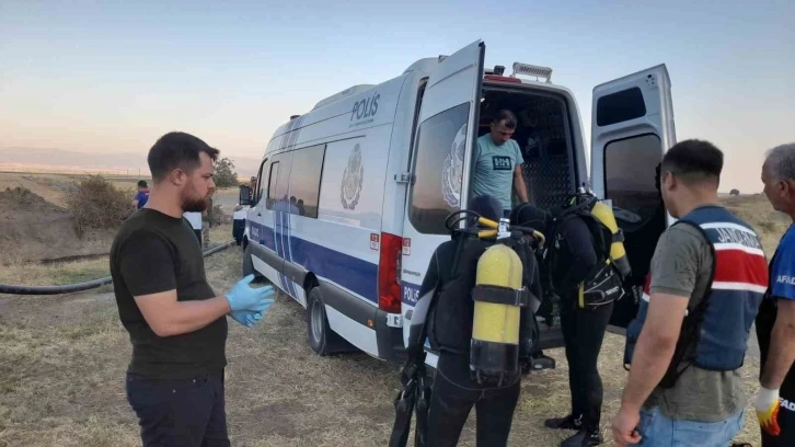 Serinlemek için kanala giren genç boğuldu