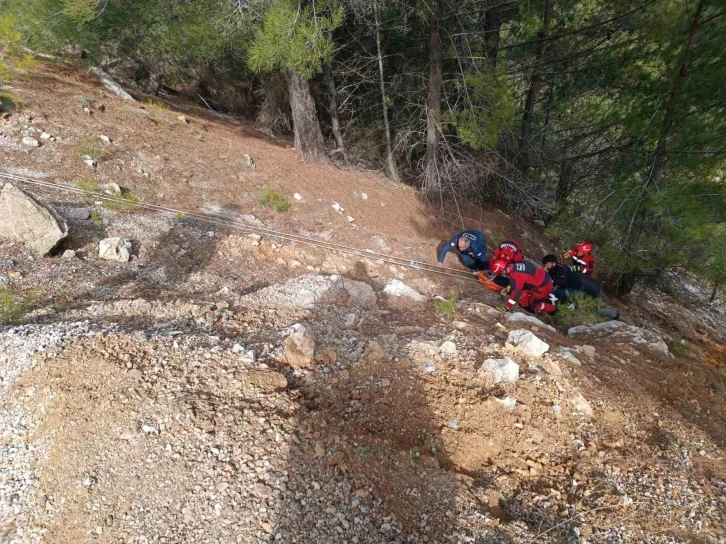 Seydikemer’de kamyonet uçuruma uçtu: 1 yaralı
