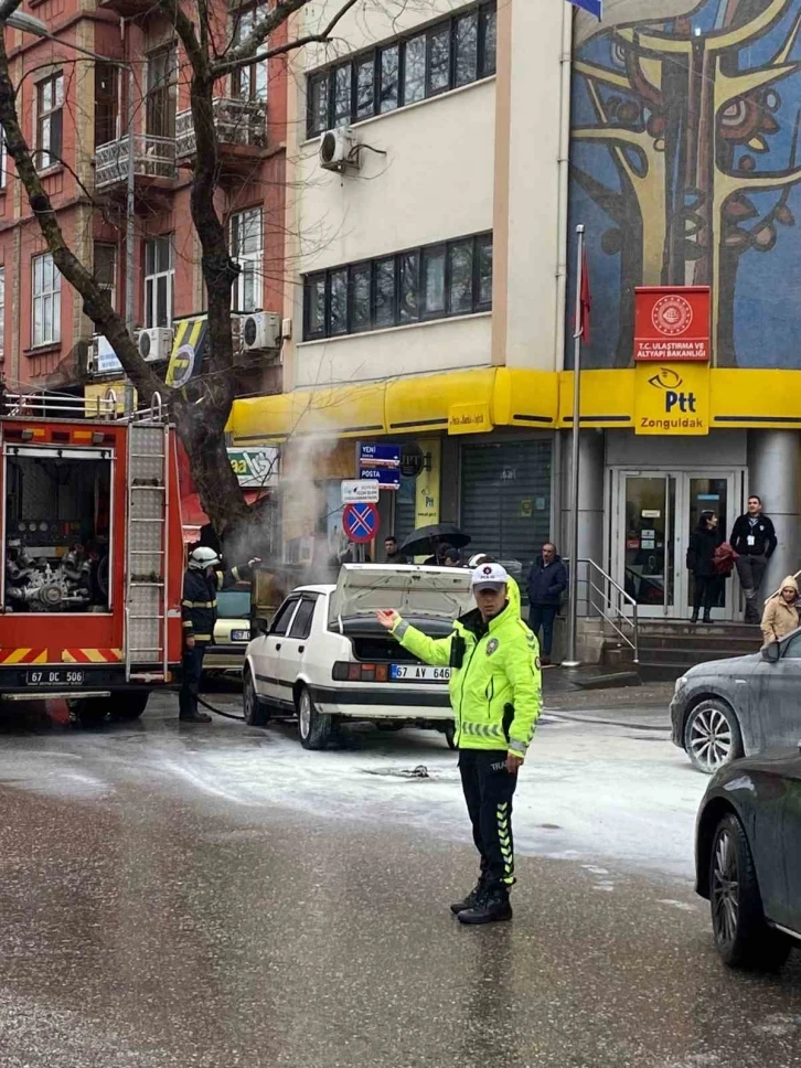 Seyir halindeki otomobilde yangın çıktı
