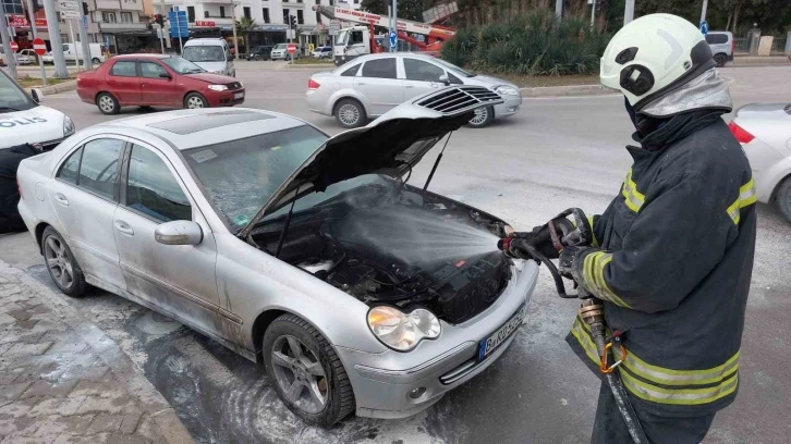 Seyir halindeki otomobilde yangın çıktı