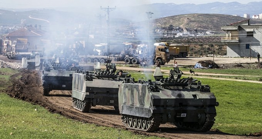 Tanklar İdlib'e doğru yola çıktı