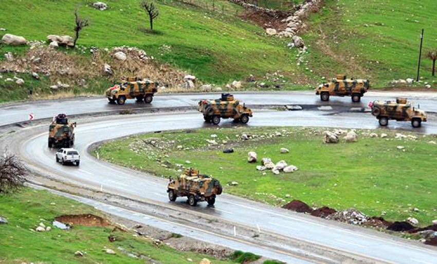 Şırnak’ta barikatlar top atışlarına tutuldu