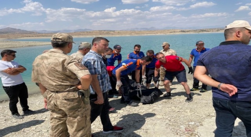 Kaybolan 3 kişiden 1'inin cansız bedenine ulaşıldı 