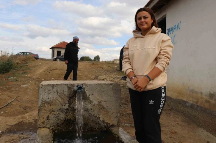 Şifalı olduğu düşünülen taş ve su il dışından bile ziyaretçi ağırlıyor
