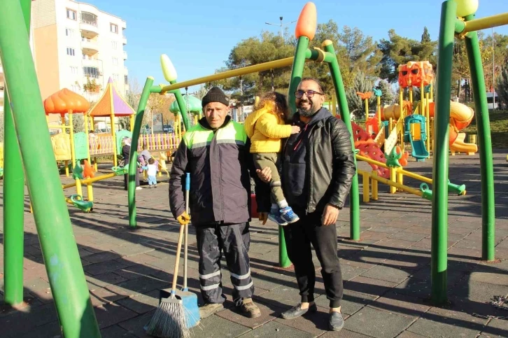 Siirt’te temizlik işçisinin hobisi şaşırttı: Şarkı söylemeden temizlik yapamıyor
