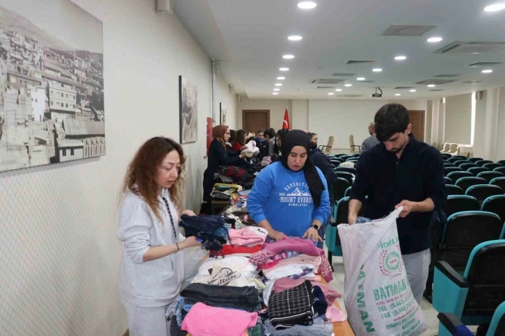 Siirt’ten deprem bölgesine yardım tırları gönderildi
