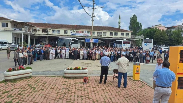 Simav’da 17 hacı adayı kutsal topraklara uğurlandı
