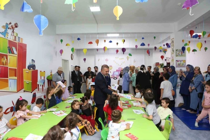 Sincan Belediyesi çocuklara dondurma ikram etti
