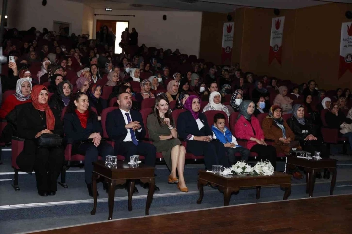 Sincan’da Akademisyen anne ile ‘Kadın Kadına’ rüzgarı esti
