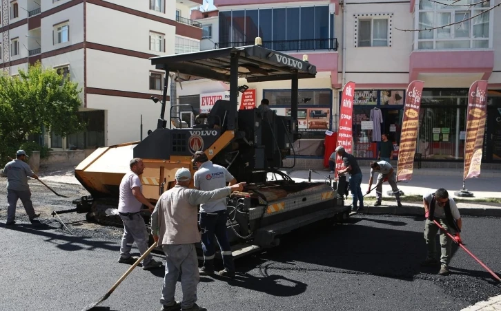 Sincan’da sıcak asfalt çalışması devam ediyor
