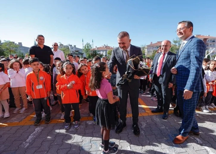 Sincan’da yeni eğitim ve öğretim yılının ilk ders zili çaldı
