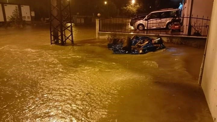 Sinop’ta şiddetli yağış taşkınlara yol açtı
