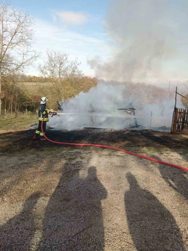 Sinop’ta tahıl ambarı alevlere teslim oldu
