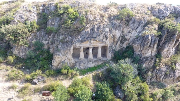 Sinop’un saklı tarihi mekanı: Boyabat kaya mezarları
