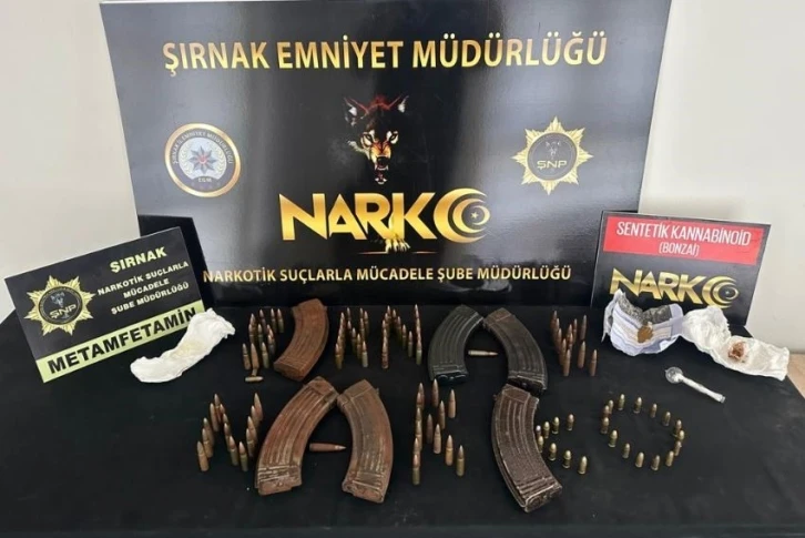 Şırnak’ta araçta yüzlerce silah parçası ve mermi ele geçirildi
