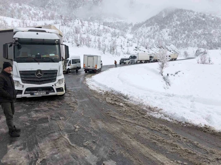 Şırnak’ta kar ve buzlanma ulaşımı aksattı
