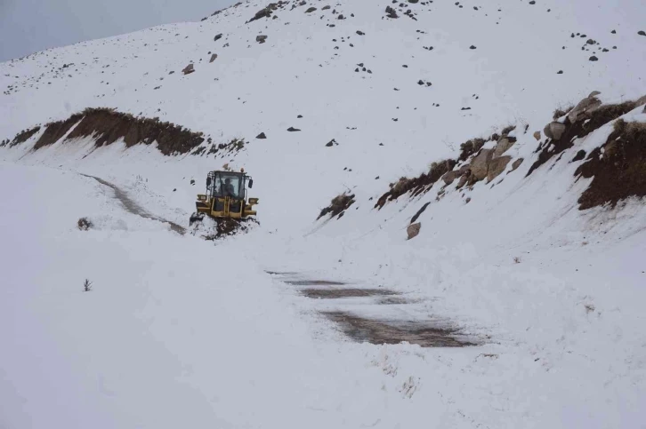 Şırnak’ta mevsimin ilk karı 1 metreyi buldu
