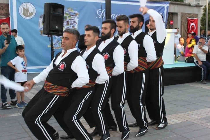 Sivas halayı Kayseri’de sergilendi
