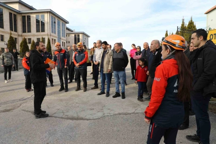 Sivas’ta deprem anı ve acil durum tahliye tatbikatı gerçekleştirildi
