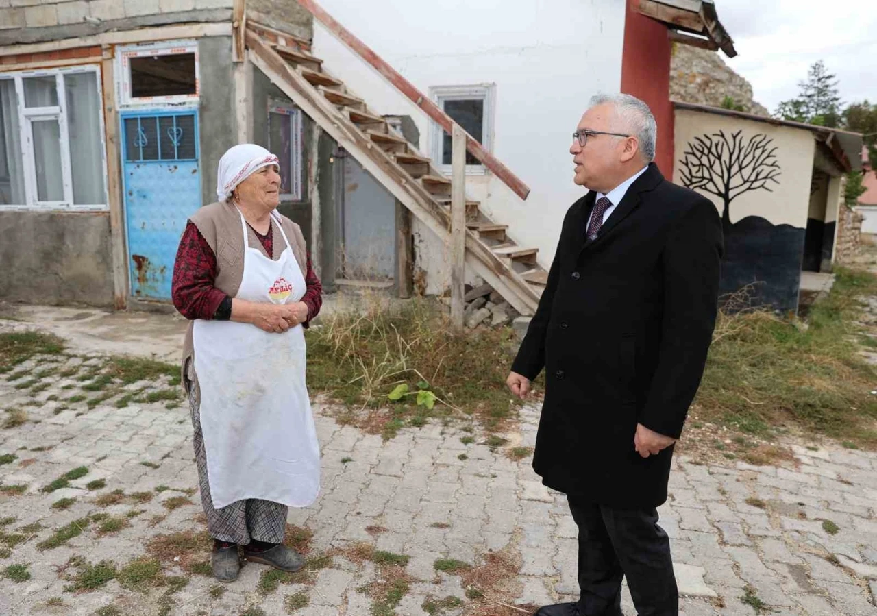 Sivas’ta meydana gelen iki ayrı depremde 12 ev hafif hasar gördü
