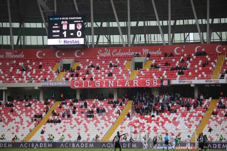 Sivassporlu taraftarlar, Gaziantep maçına ilgi göstermedi
