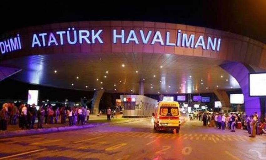 Atatürk Havalimanı'nda silah sesleri