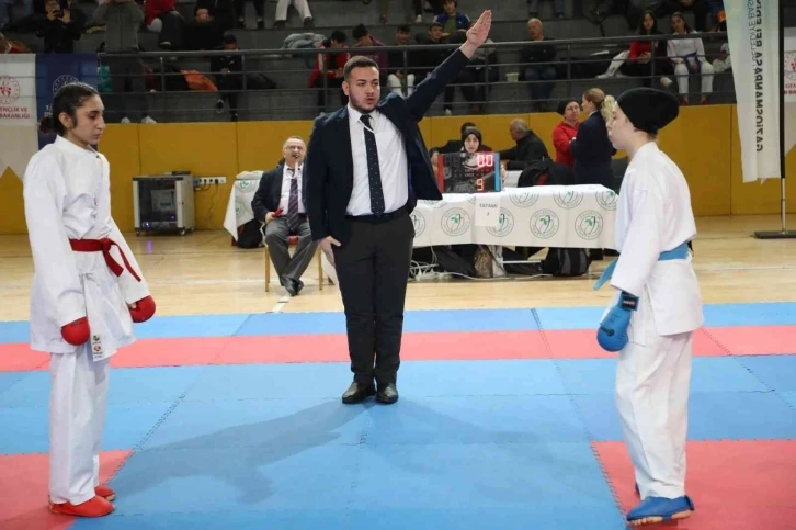 Spor kenti Gaziosmanpaşa’da, bu kez karate rüzgarı esti
