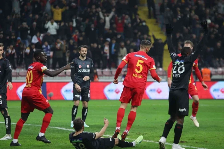 Kayserispor: 3 - Sivasspor: 0 (İlk yarı)