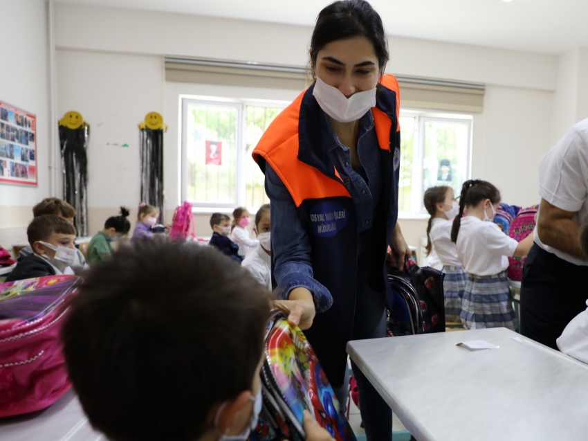 Kırtasiye setleri bu yıl da Gemlik Belediyesi’nden