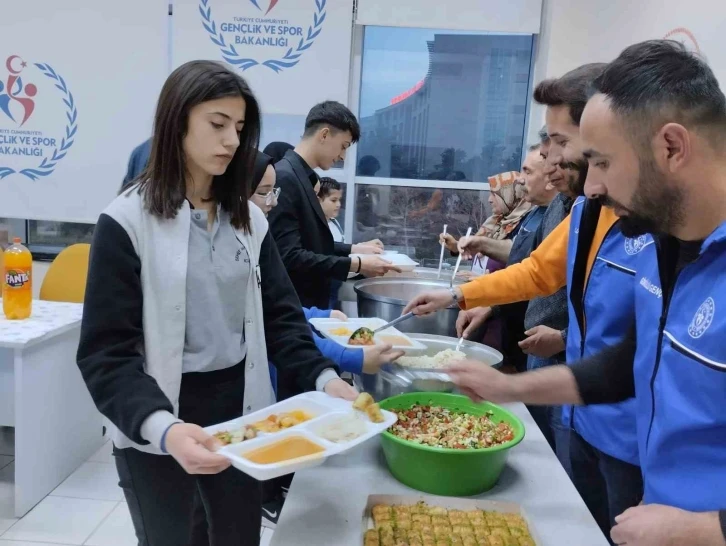 Sungurlu’da gençler iftarda buluştu
