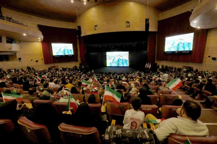 Tahran’da, İran-ABD maçı heyecanla takip edildi
