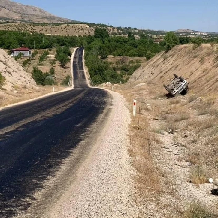 Takla atan araçtan yara almadan kurtuldu
