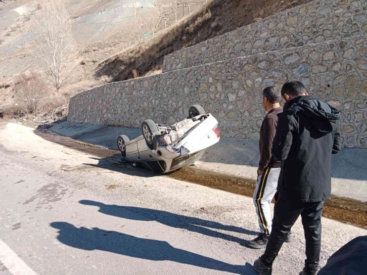 Takla atan otomobilden burnu bile kanamadan kurtuldu
