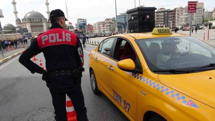 Taksim’de helikopter destekli huzur uygulaması
