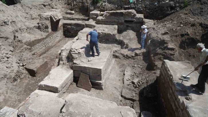 Tarihi hamamın bulunduğu inşaat kazısında hummalı çalışma
