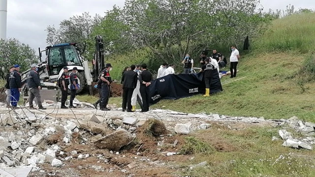 Tarlaya gömülmüş üç ceset bulundu