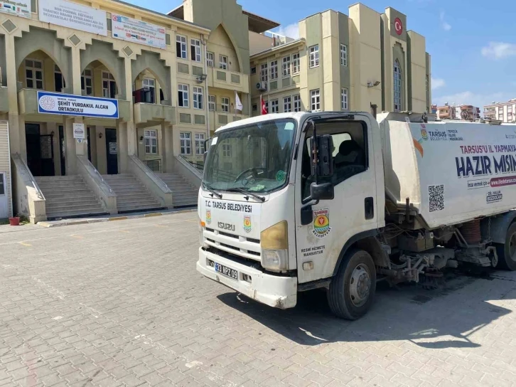 Tarsus’taki okullarda temizlik ve dezenfeksiyon çalışması yapıldı
