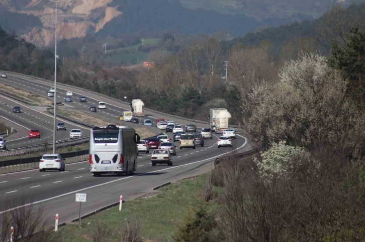 Tatil dönüşü Bolu geçişinde trafik akıcı