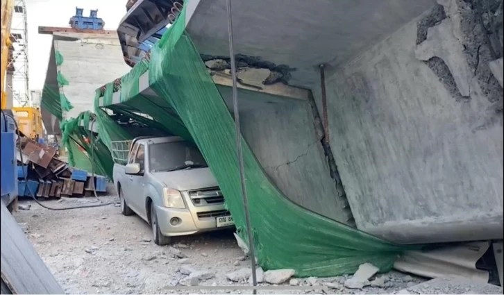 Tayland’da üst yol inşaatı çöktü: 2 ölü, 13 yaralı