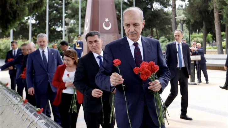 TBMM Başkanı Kurtulmuş Bakü'de şehitlikleri ziyaret etti