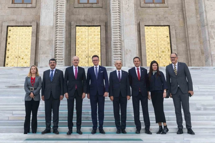 TBMM Başkanı Kurtulmuş, Polonya Meclis Başkanı Holownia ile bir araya geldi
