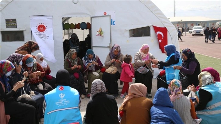 TDV, Adıyaman'daki depremzede kadınlar için örgü atölyesi kurdu