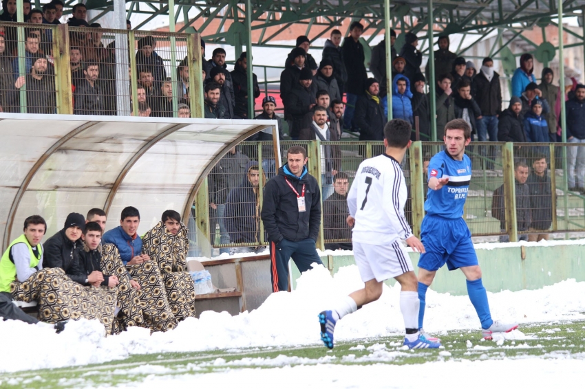 Bursa'da amatör lig maçı, futbol tutkusunu gözler önüne serdi