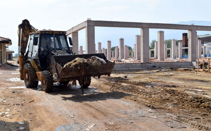 Bursa Osmangazi'de kurban satış yerleri temizlendi